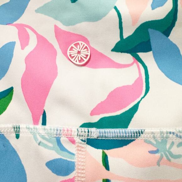 Lilly Pulitzer UPF 50+ Weekender Midi Leggings Holding Court Size L NWOT - Picture 9 of 11